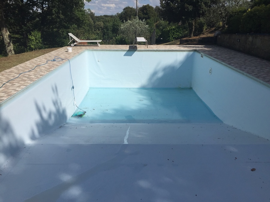 Empty swimming pool